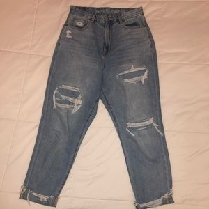 American Eagle distressed mom jeans!!